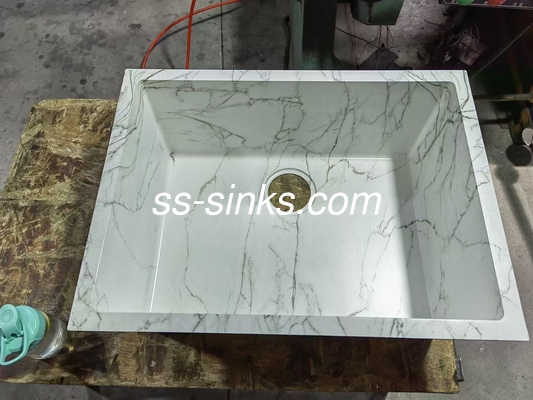 Modo de produção feito à mão Montador superior da pia de cozinha com estilo de design moderno