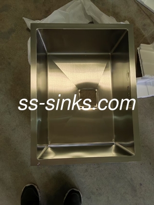 Furo de drenagem quadrada de aço inoxidável de recipiente único Sink Topmount Instalação versátil