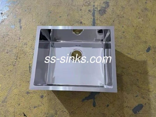 Fabricado à mão Submontado de aço inoxidável colorido Single Bowl Sink Estilo e Funcional