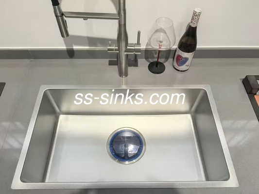 Pia de cozinha personalizada em aço inoxidável com cuba única, design quadrado e atemporal